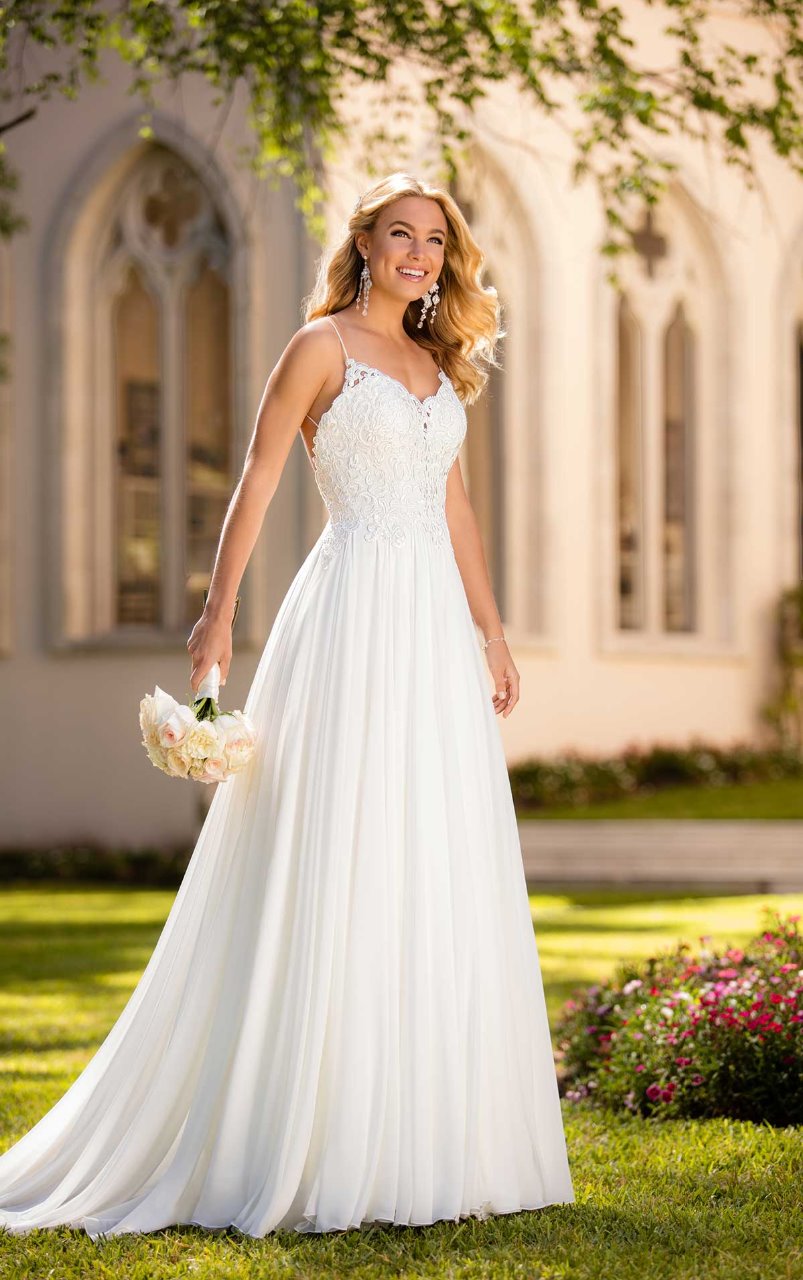 Front view of the Cupocupa vintage A-line lace wedding dress