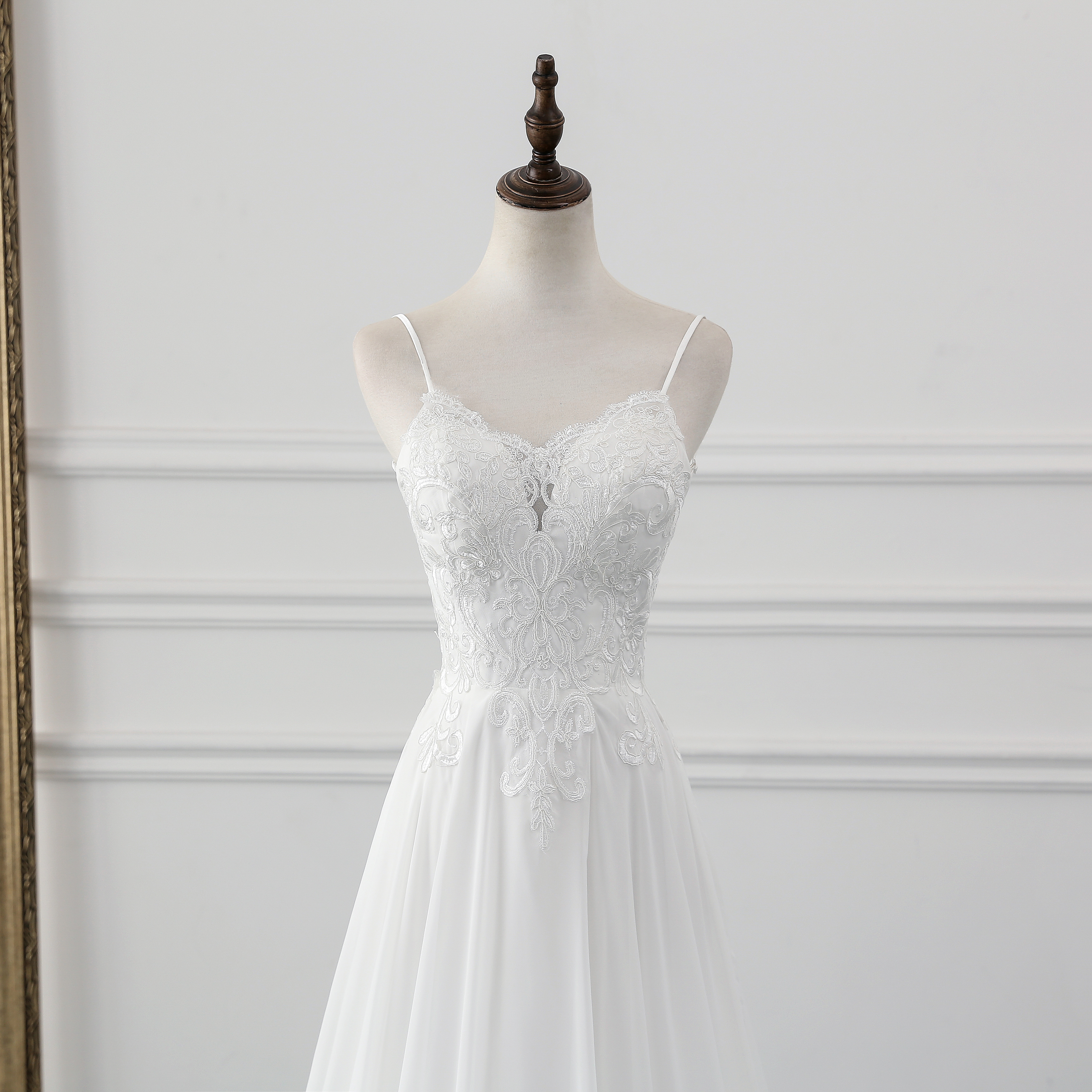 Close-up of the lace bodice on the Cupocupa A-line wedding dress
